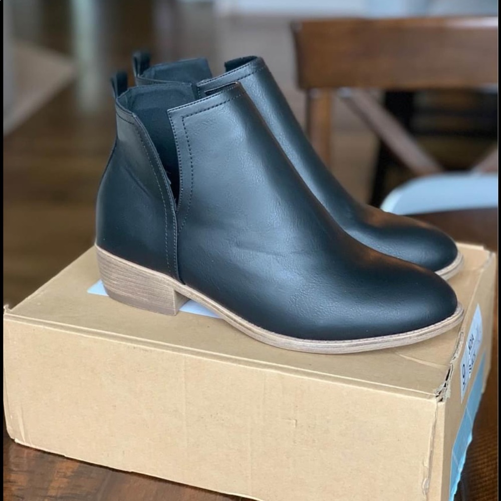 Journee India Black Booties Boots Size 9 NEW